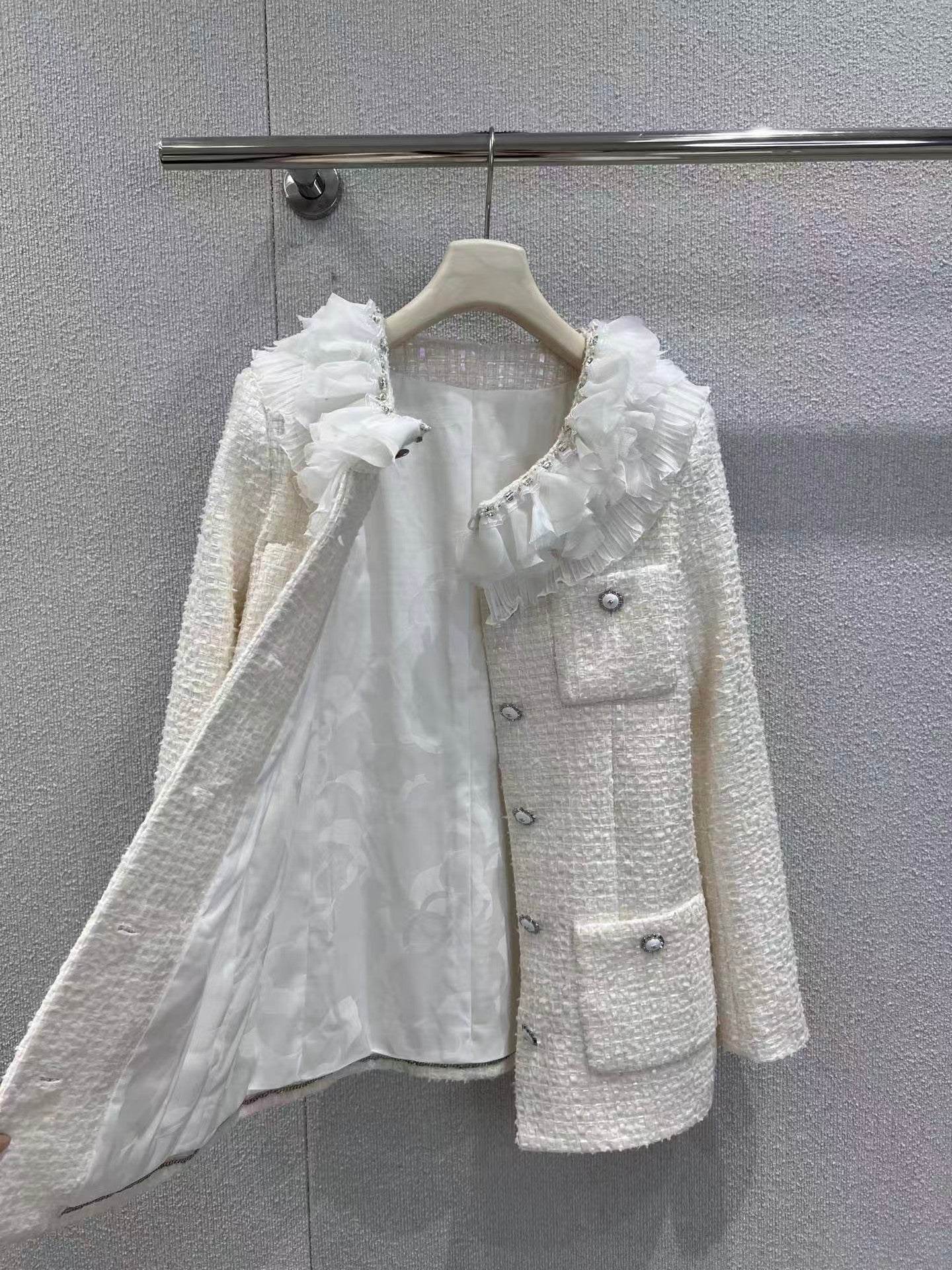 White floral pocket tweed jacket