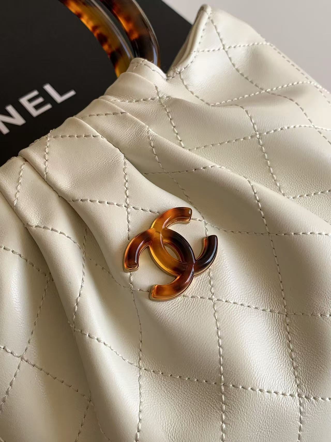 Vacation Collection Tortoiseshell Handle Bag
