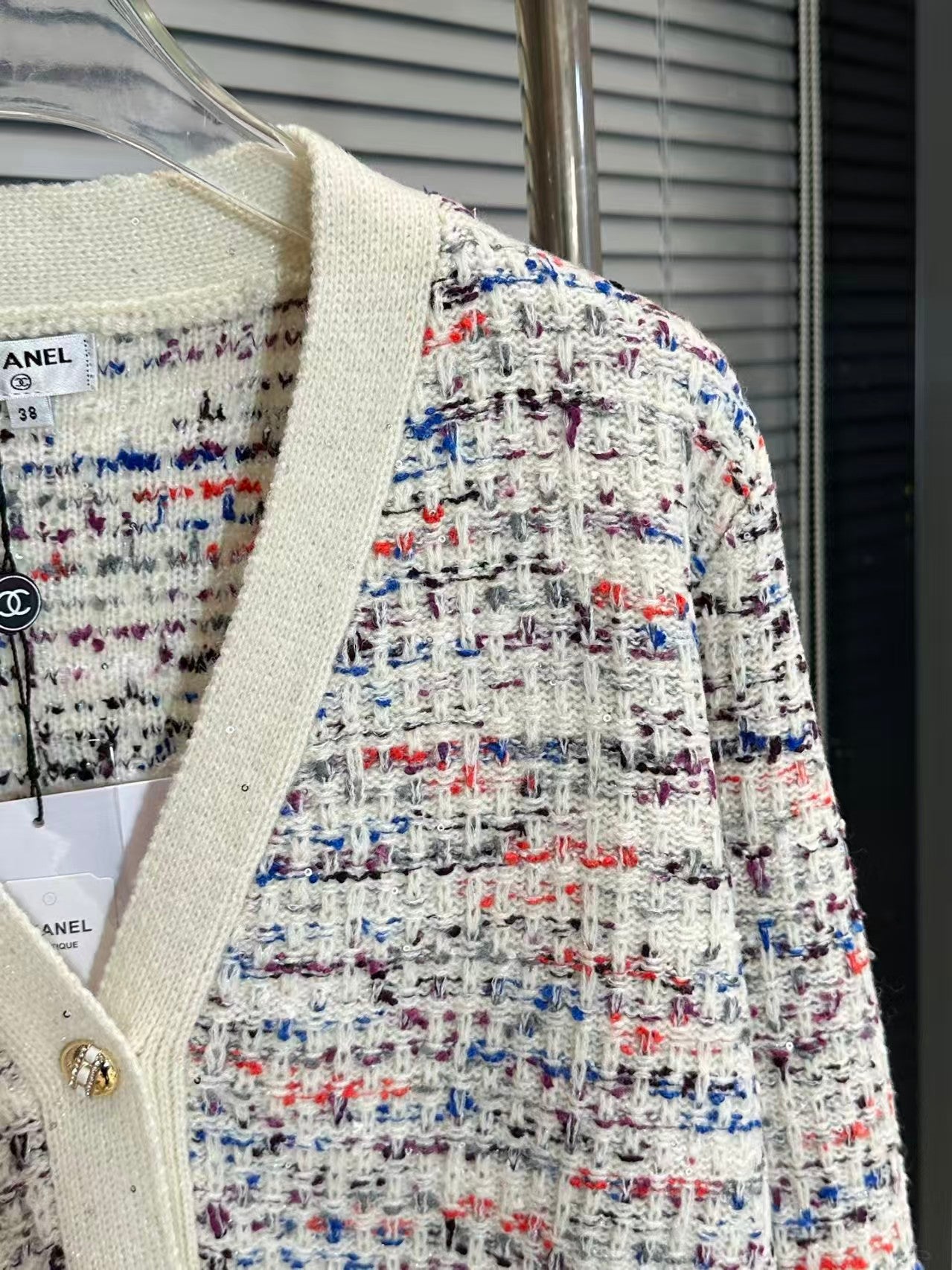 New V-neck knitted cardigan