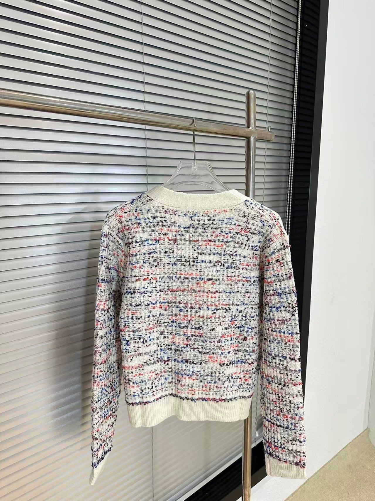 New V-neck knitted cardigan