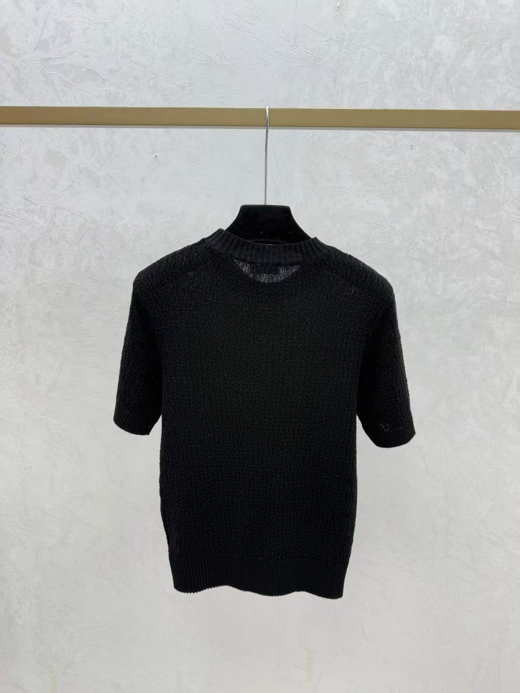 New round-neck knitted short-sleeved top