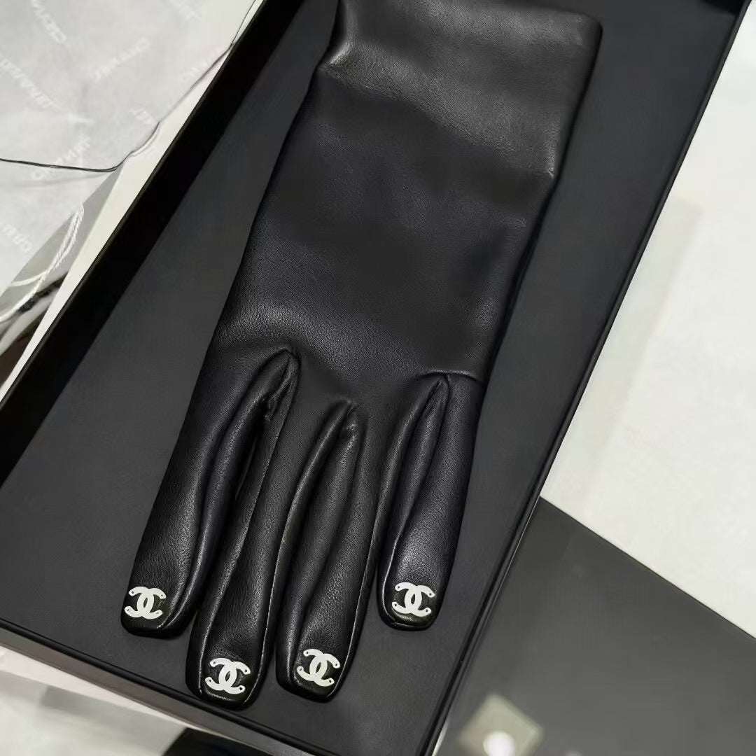 New leather gloves