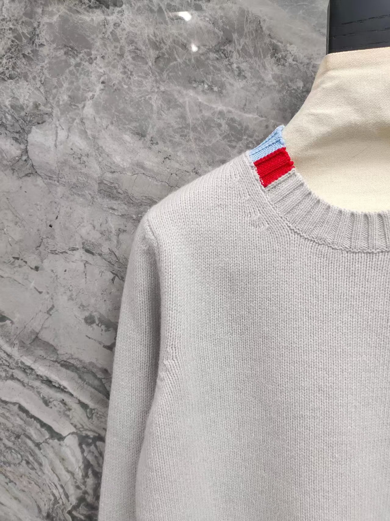26. Crew neck color-block cashmere sweater