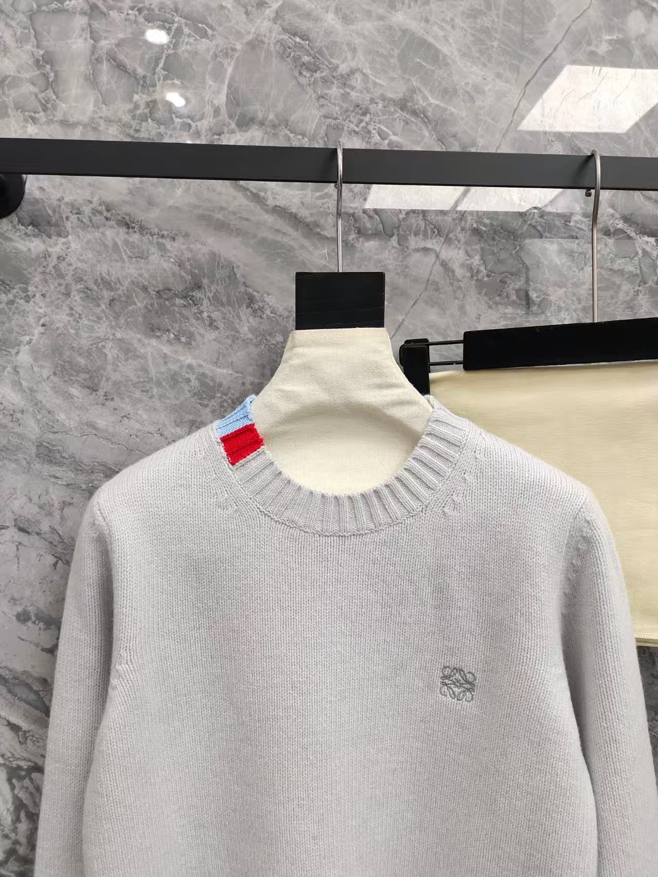 26. Crew neck color-block cashmere sweater