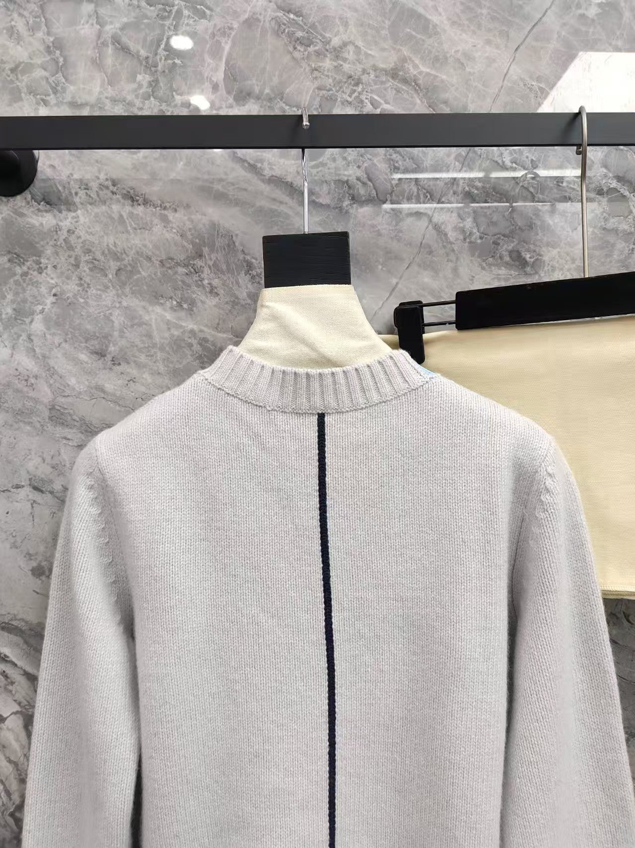 26. Crew neck color-block cashmere sweater