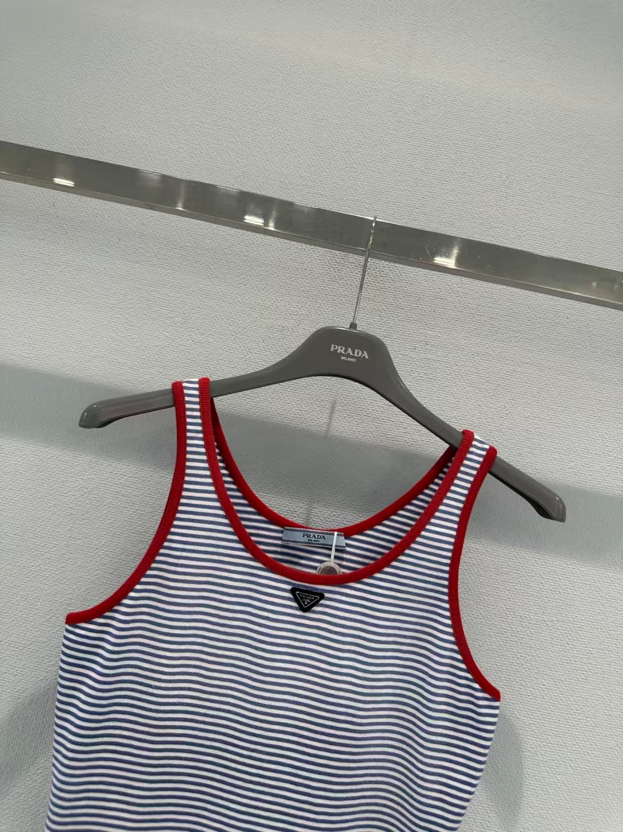 26 New Arrival: Blue and White Striped Ribbed Tank Top