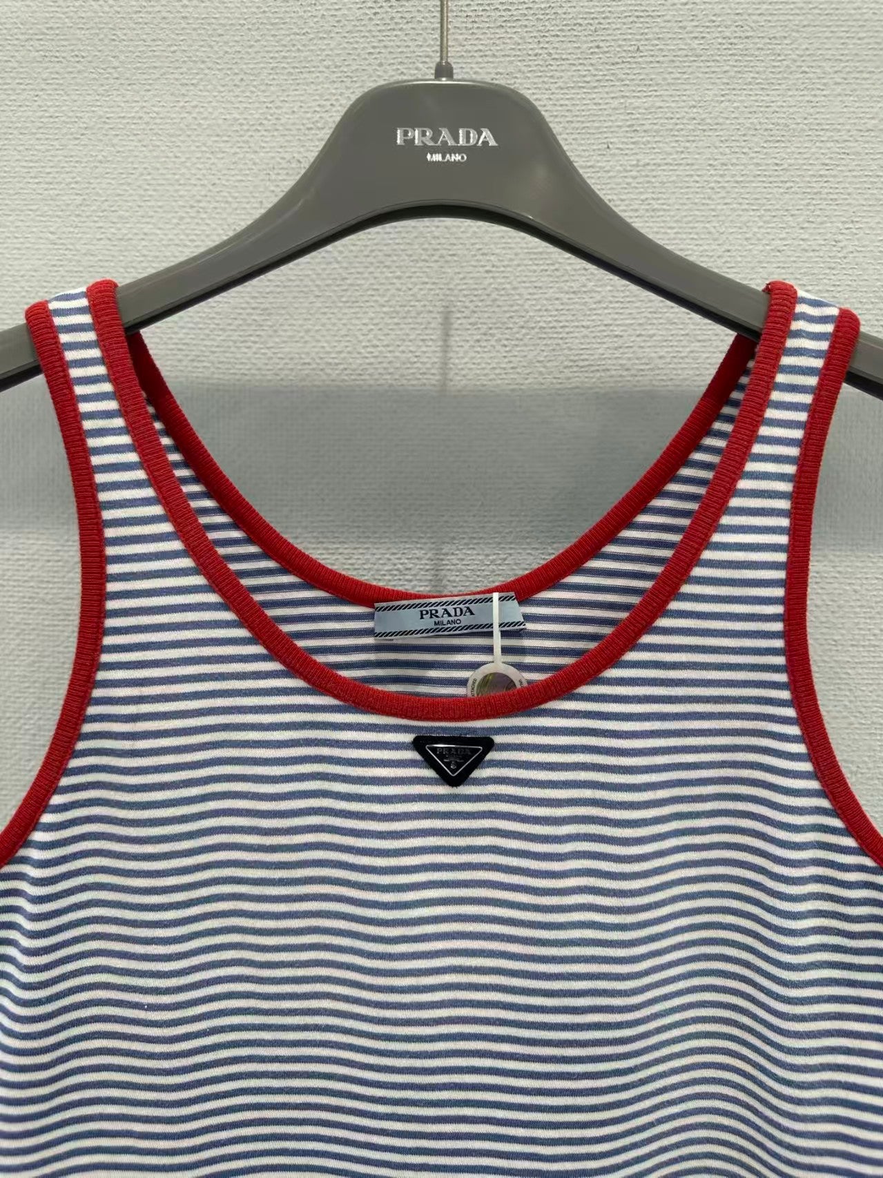 26 New Arrival: Blue and White Striped Ribbed Tank Top