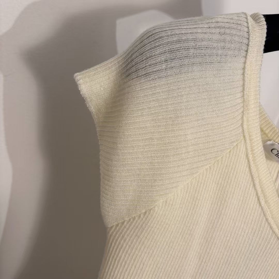 26. Little Bee Embroidery V-Neck Slim-Fit Short-Sleeve Knit Top