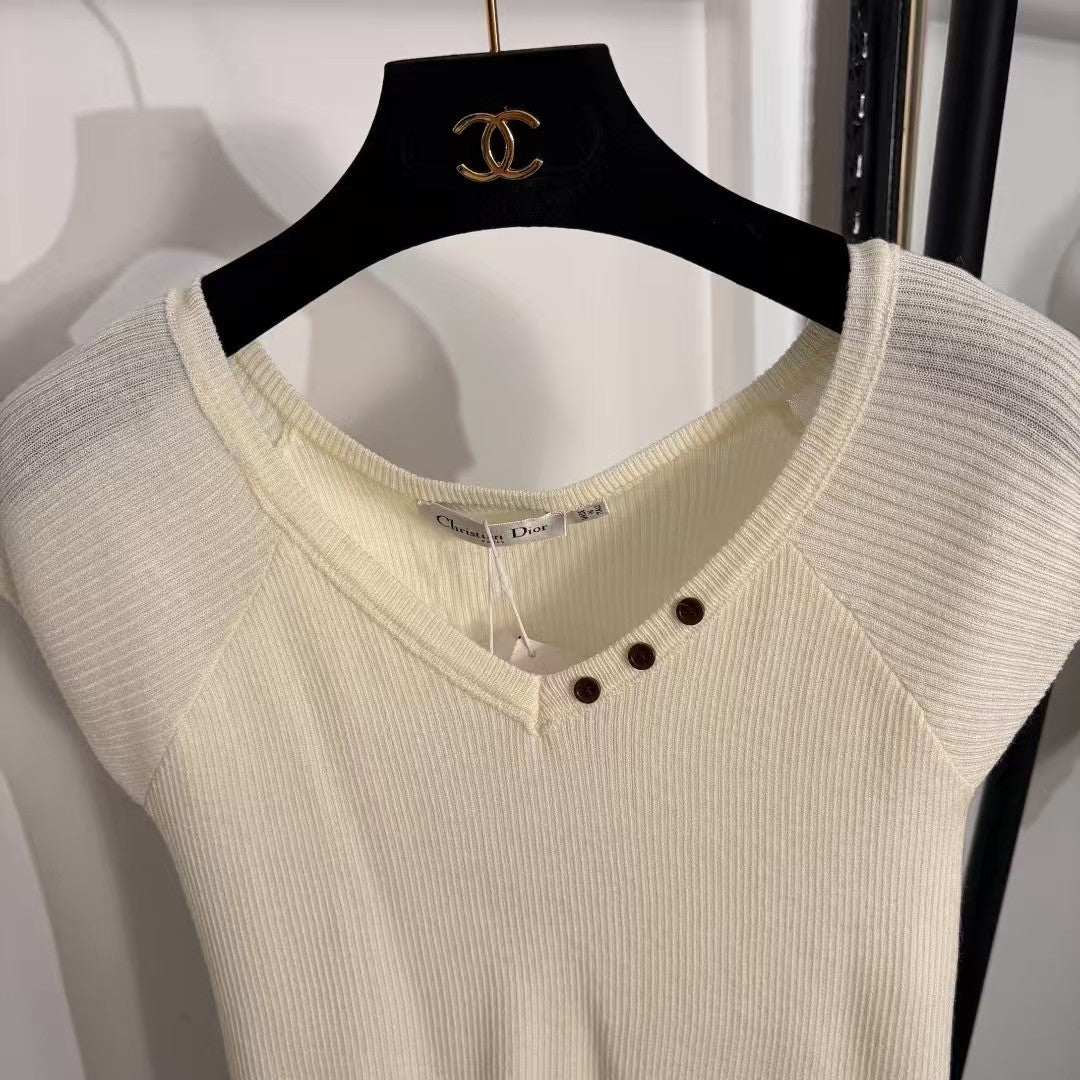 26. Little Bee Embroidery V-Neck Slim-Fit Short-Sleeve Knit Top