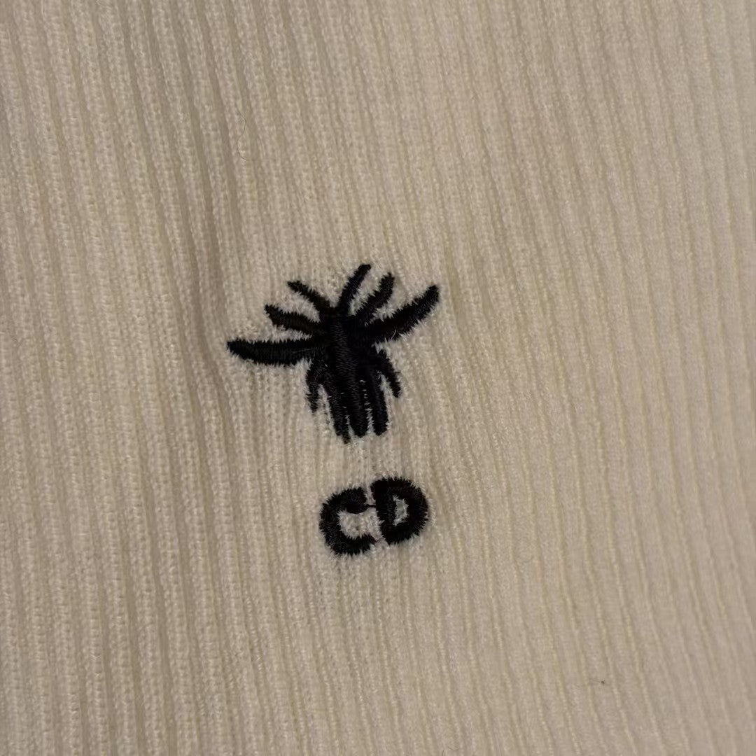 26. Little Bee Embroidery V-Neck Slim-Fit Short-Sleeve Knit Top