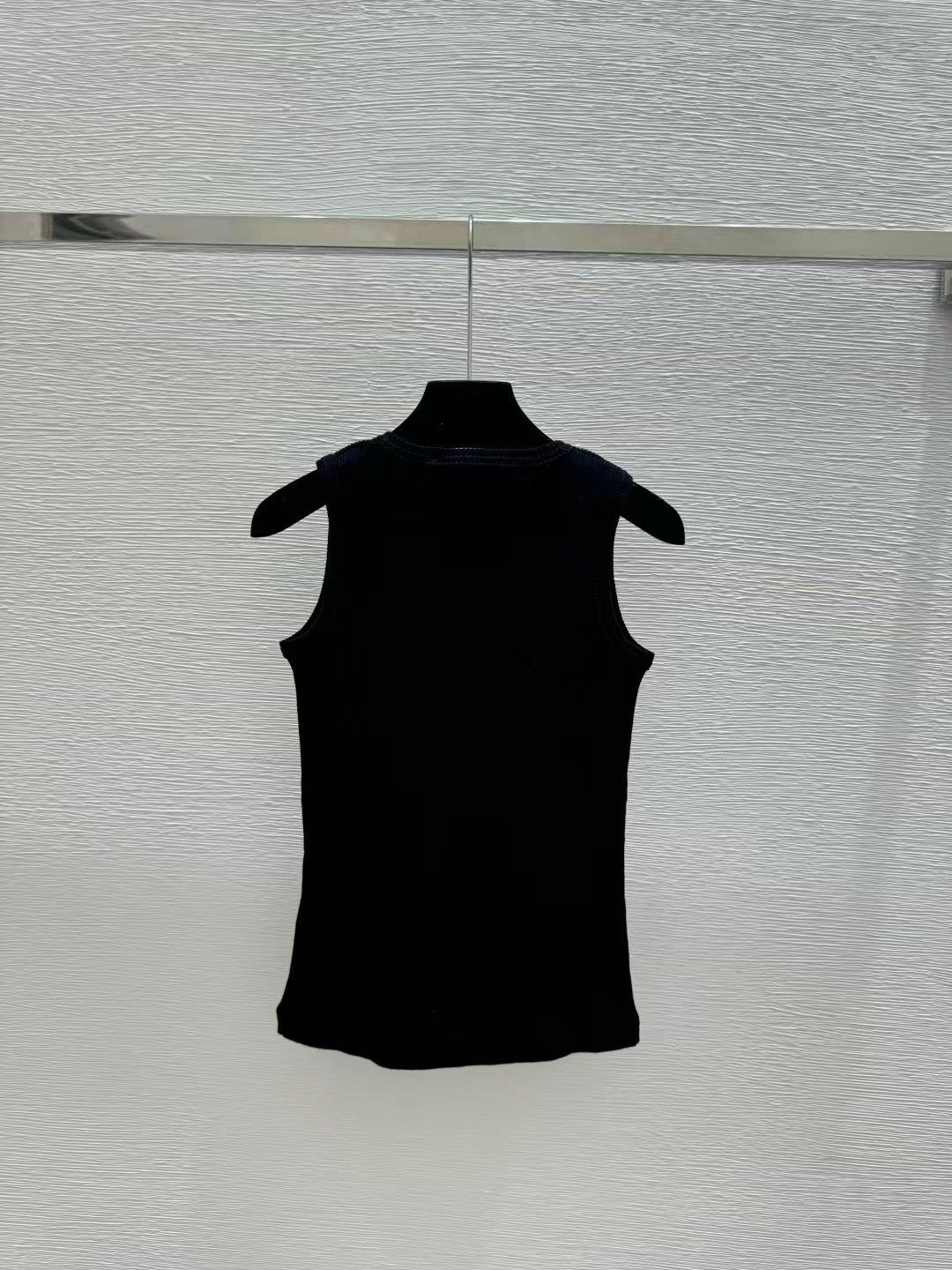 26. Solid-Color Simple Knit Vest