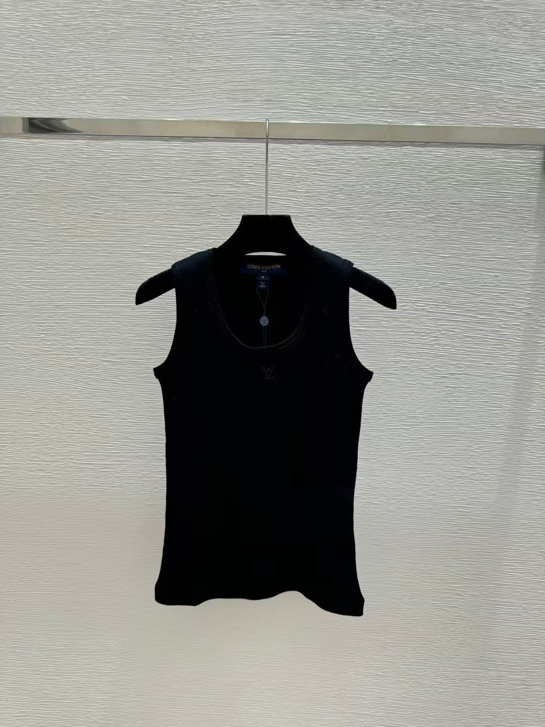 26. Solid-Color Simple Knit Vest