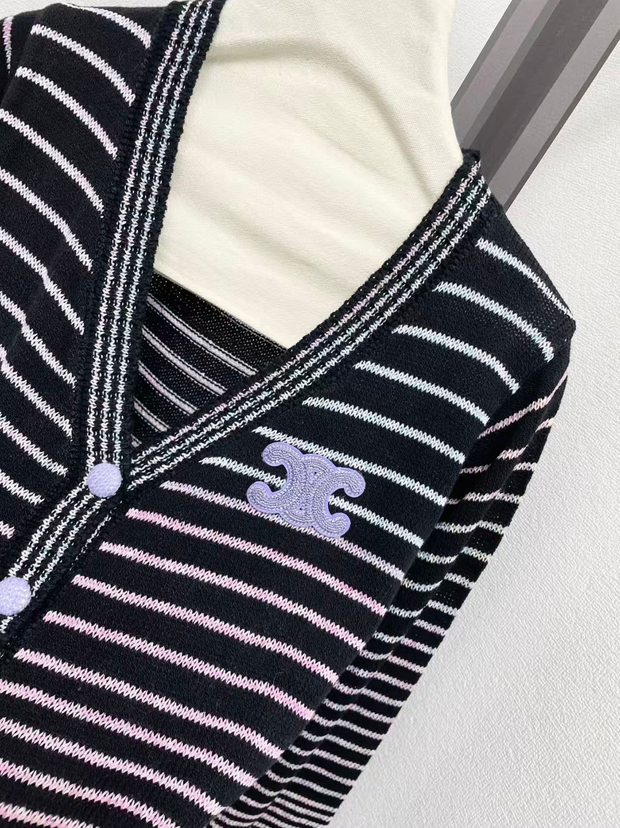 26 New Gradient Striped V-Neck Cardigan