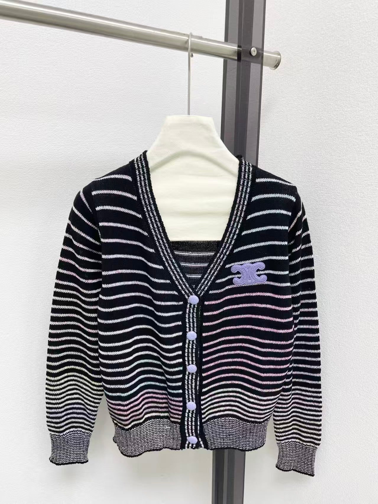 26 New Gradient Striped V-Neck Cardigan
