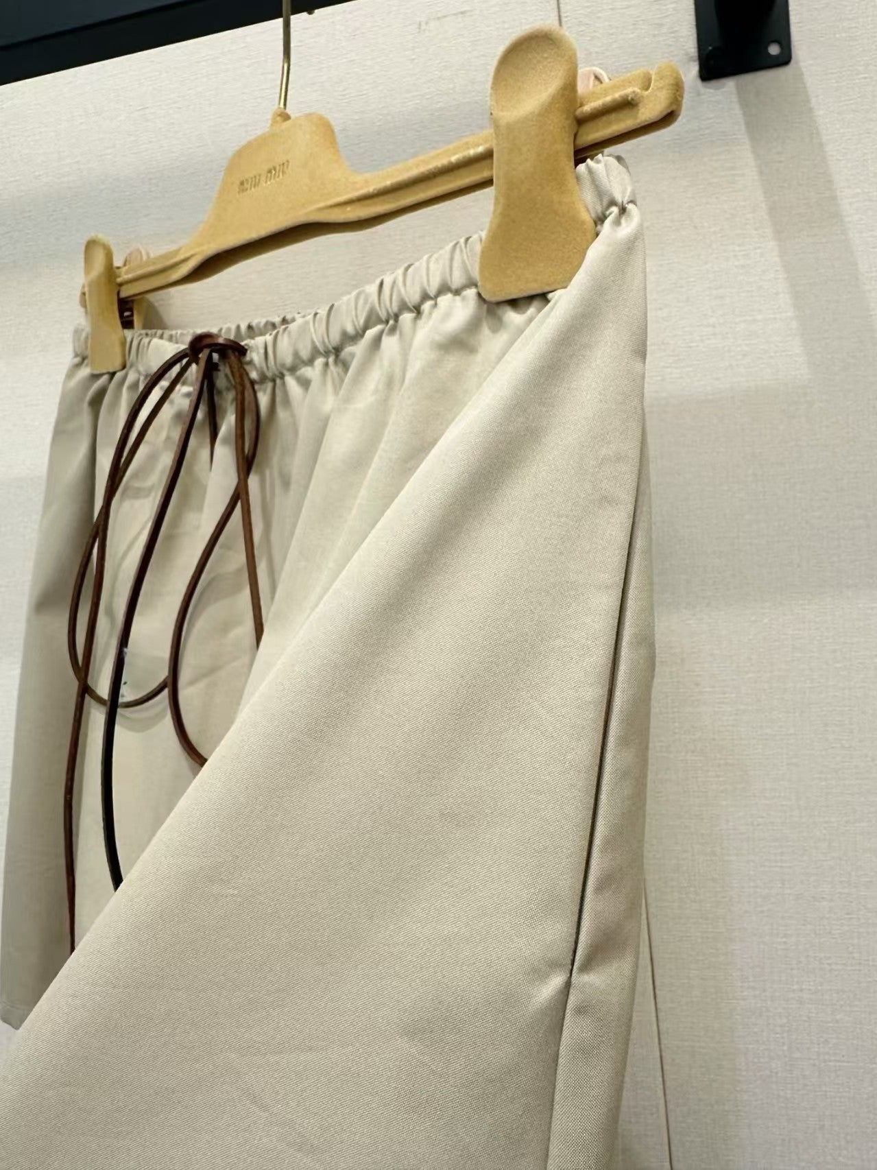 26SS Color-blocked Beige Mini Skirt