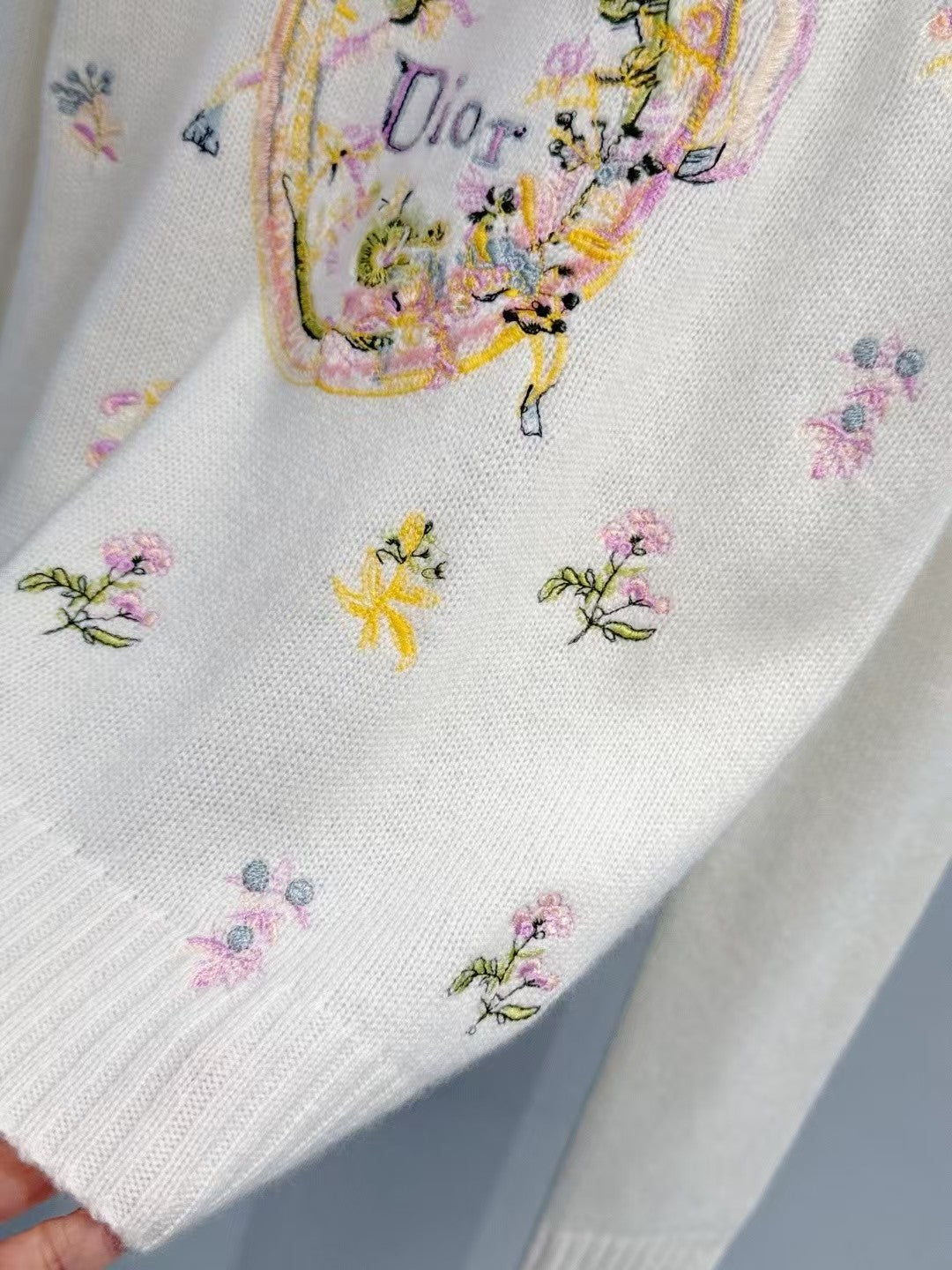 26SS Floral-Embroidered Crewneck Knit Sweater