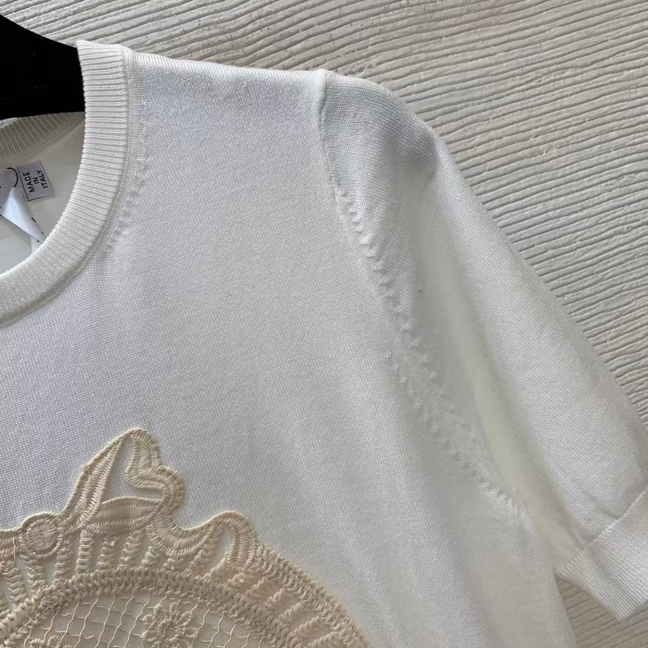 26SS Short-Sleeve Knitted Top with Lettering