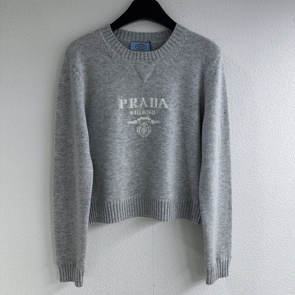 Early autumn new round neck letter knitted long sleeved sweater