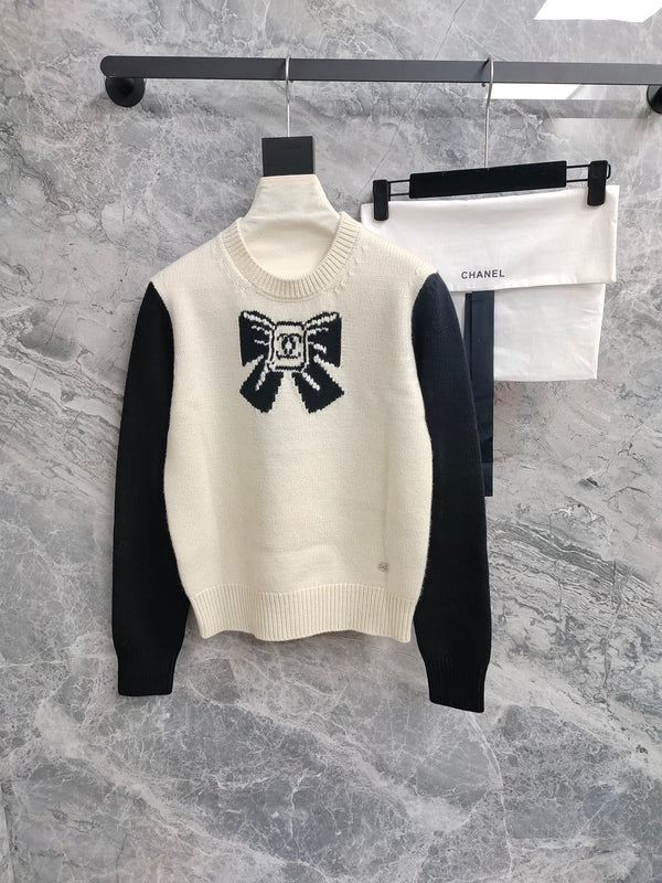 Bow contrasting knitted sweater