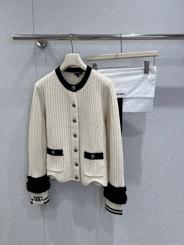 Black and white matching wool knitting