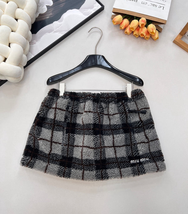 Pair pattern pair teddy plush half skirt