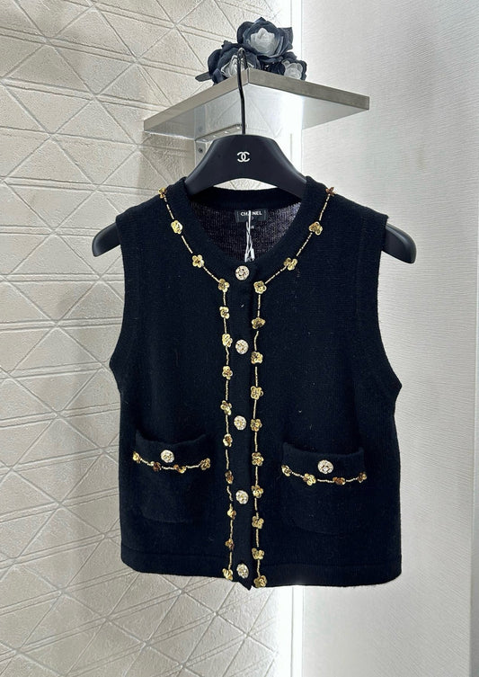 Golden flower button knitted vest