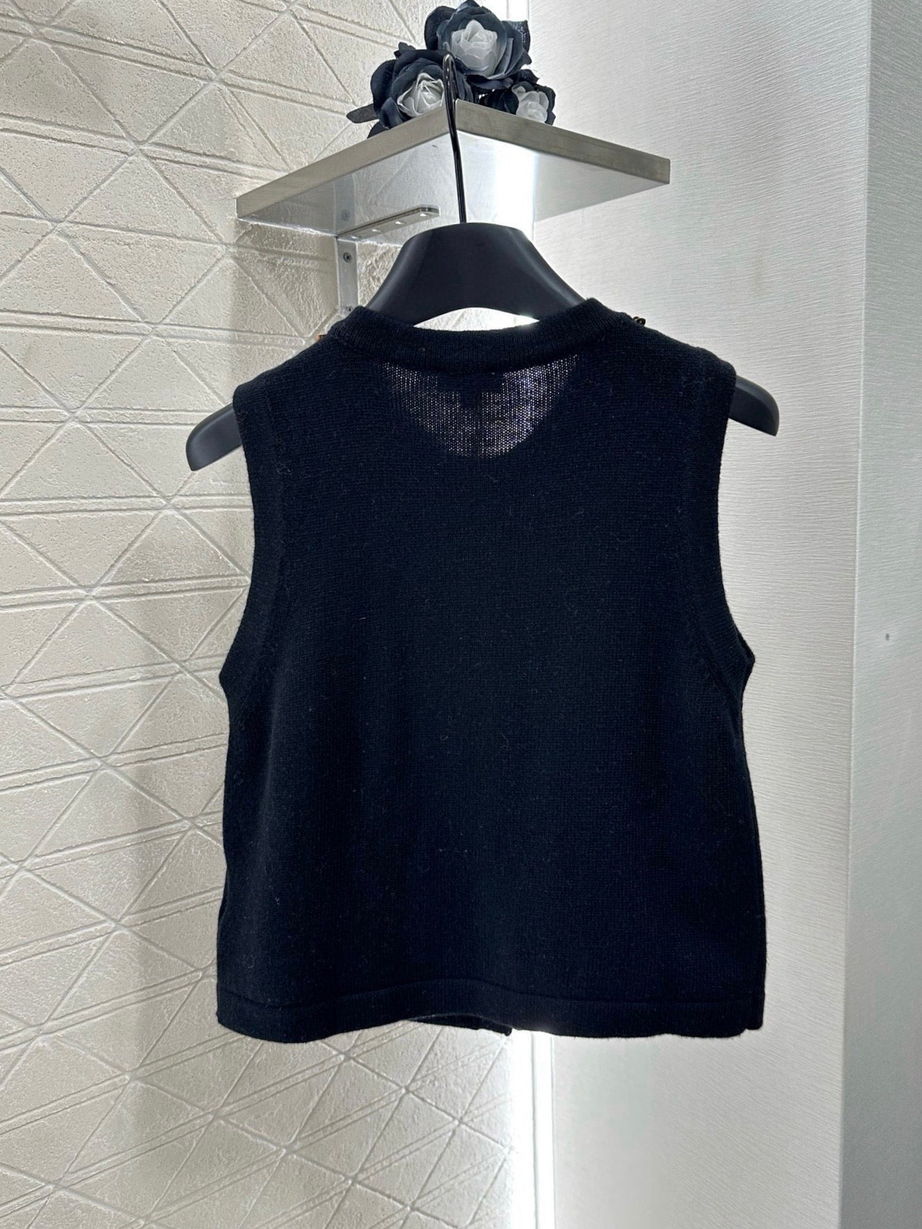 Golden flower button knitted vest