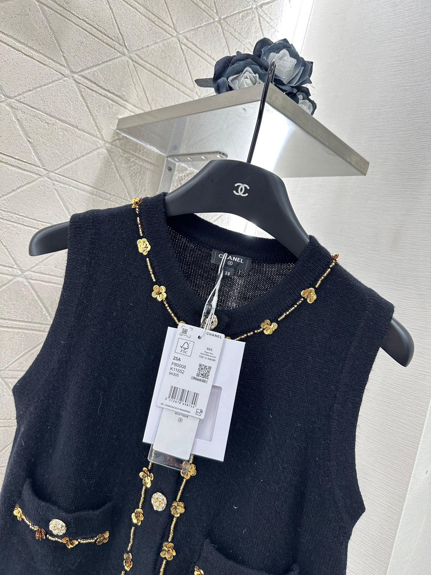 Golden flower button knitted vest