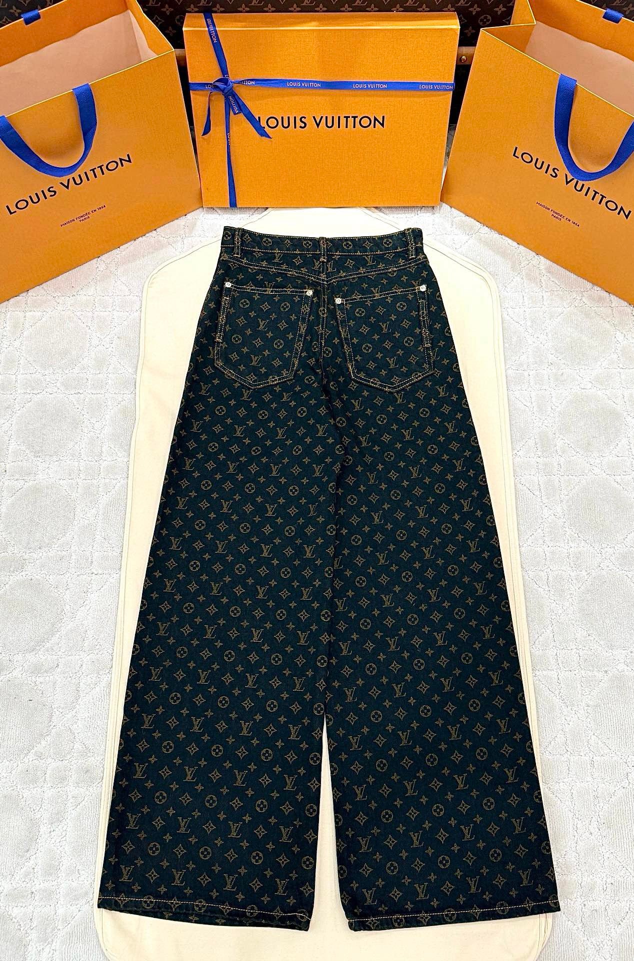 Full jacquard distressed women's jeansPocket print jeans