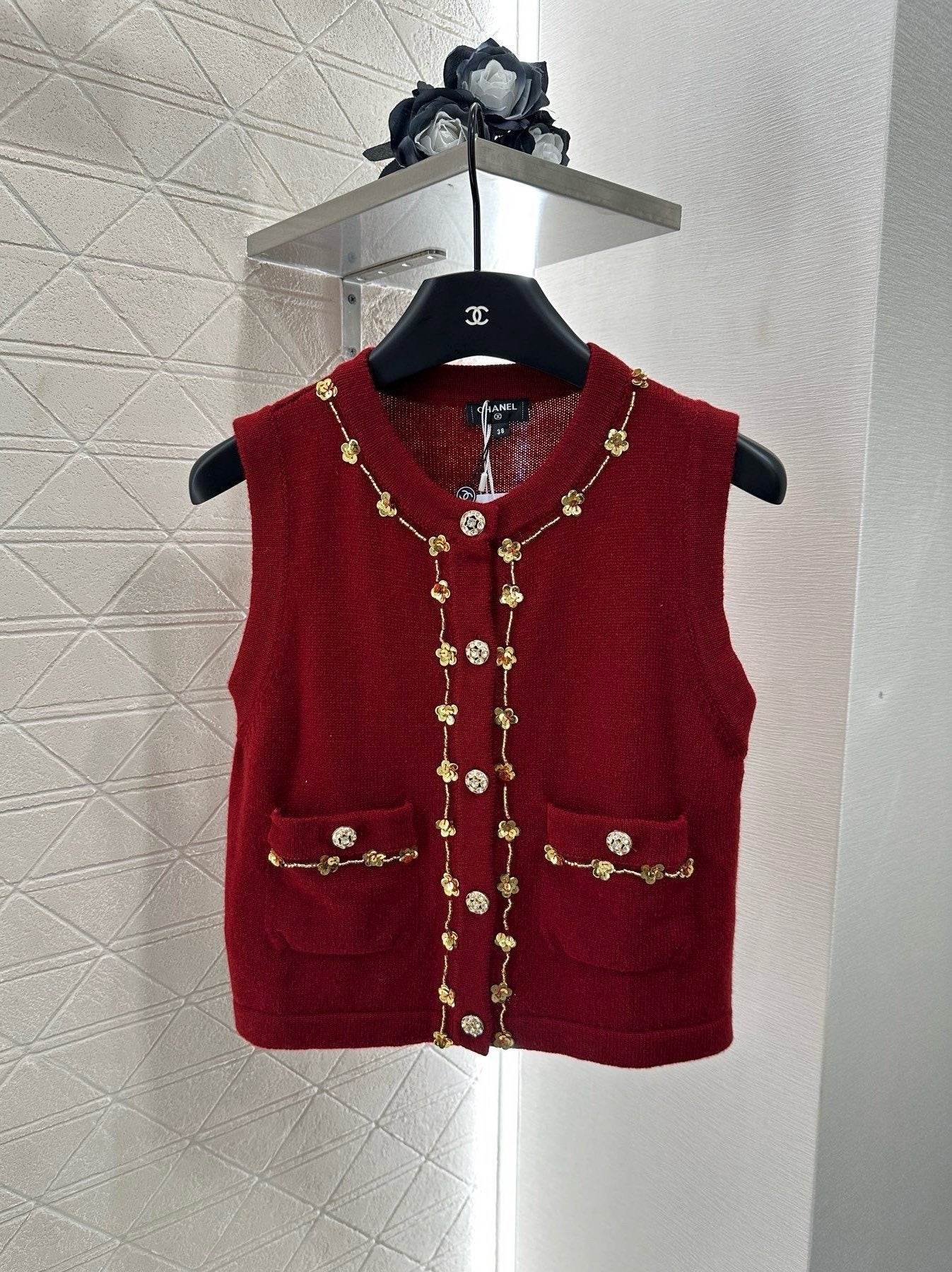 Golden flower button knitted vest