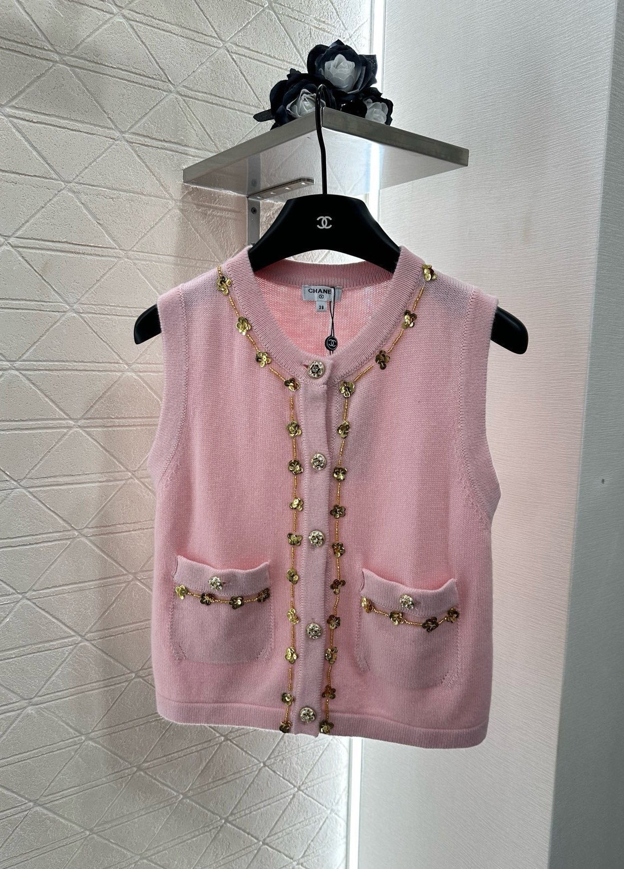 Golden flower button knitted vest