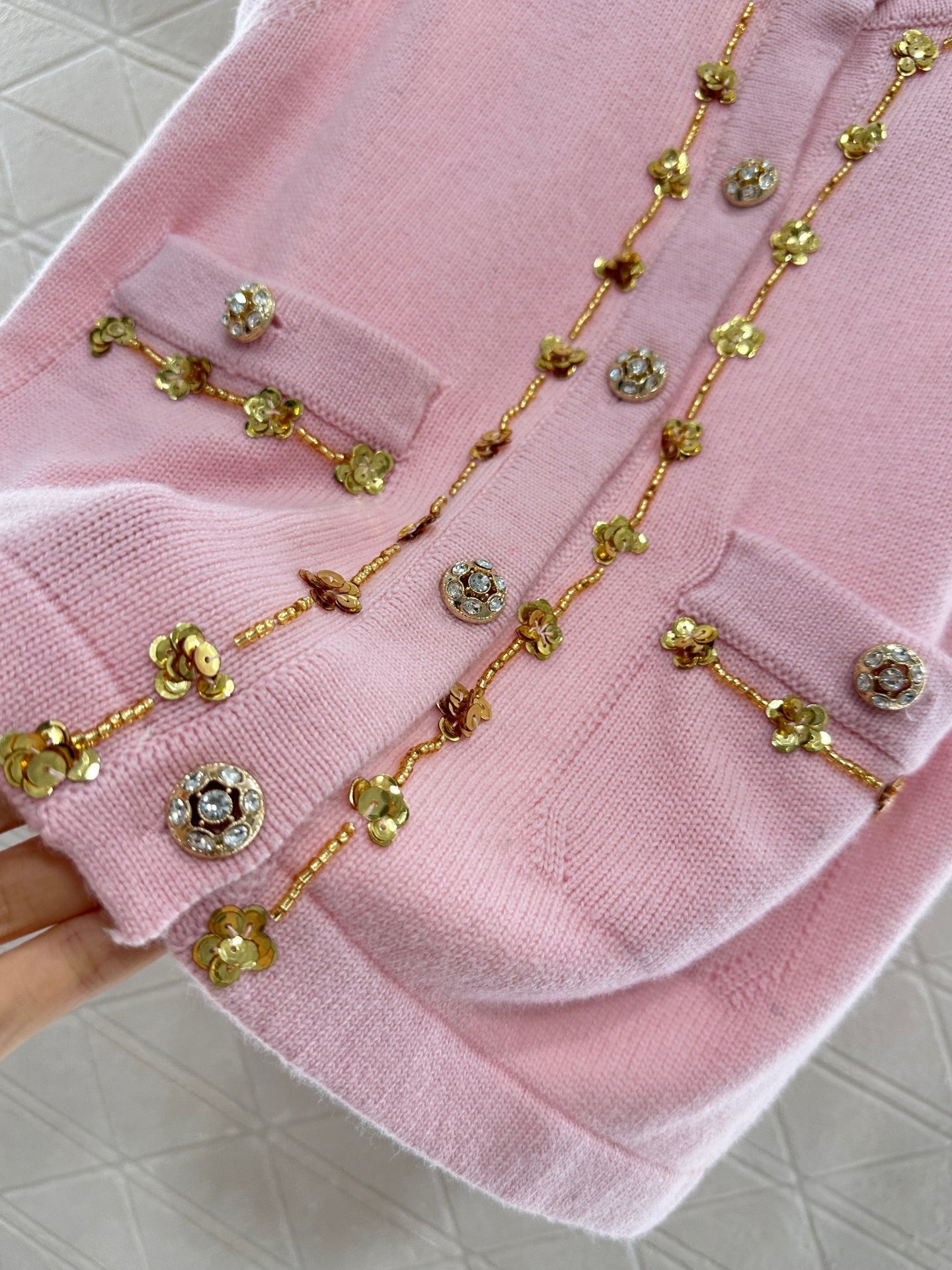 Golden flower button knitted vest