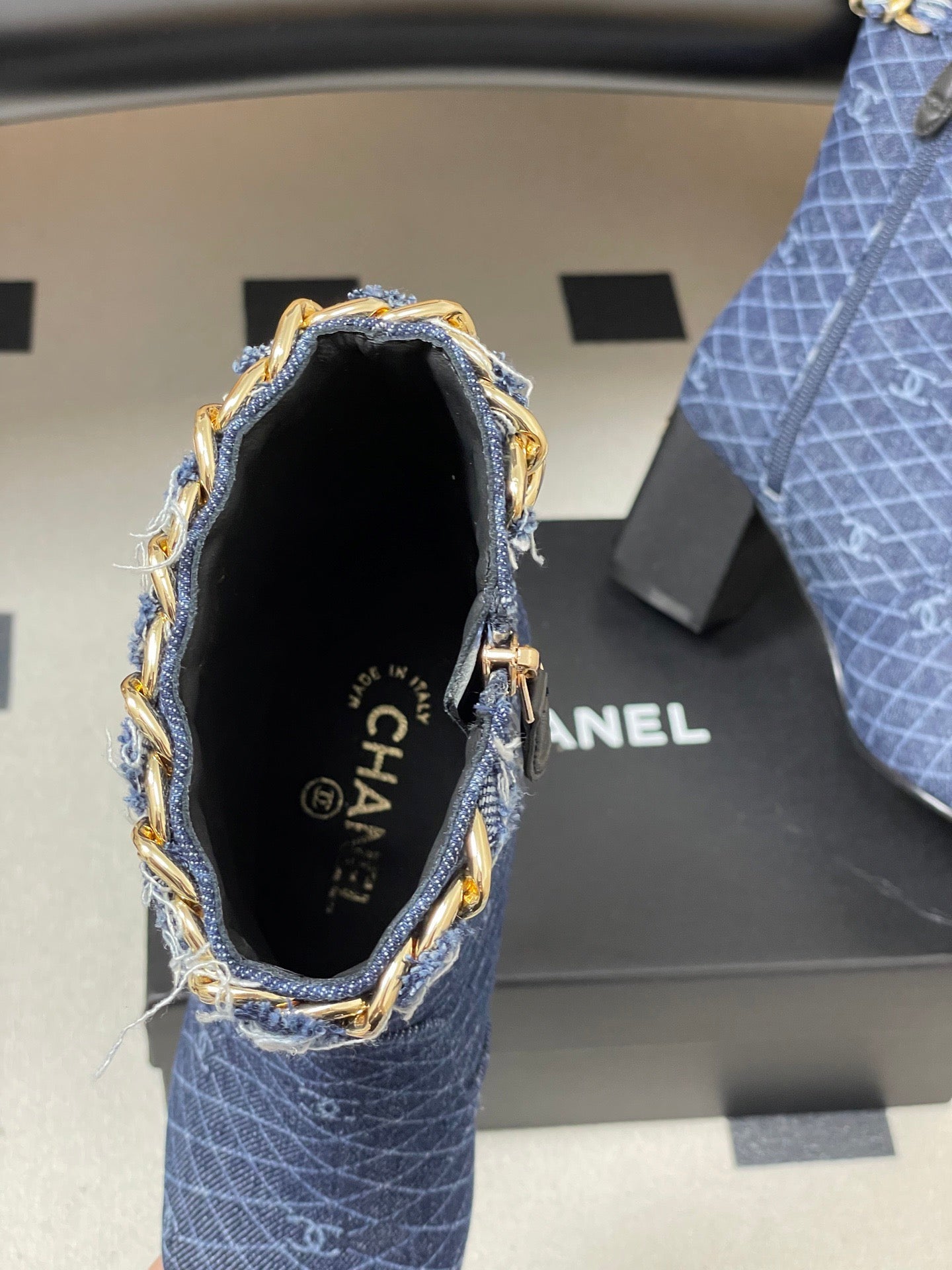 Early autumn new diamond grid chain high heels