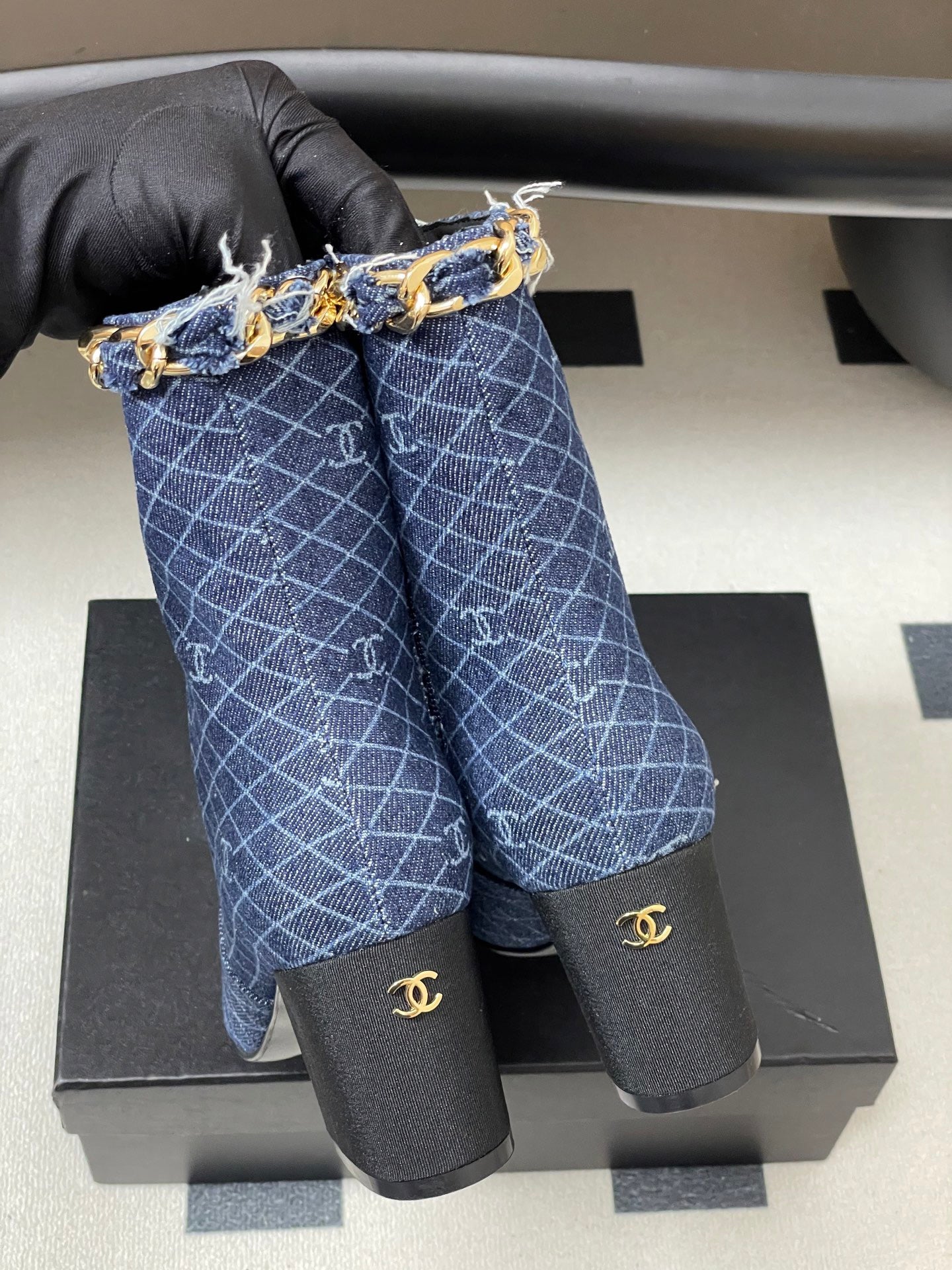 Early autumn new diamond grid chain high heels
