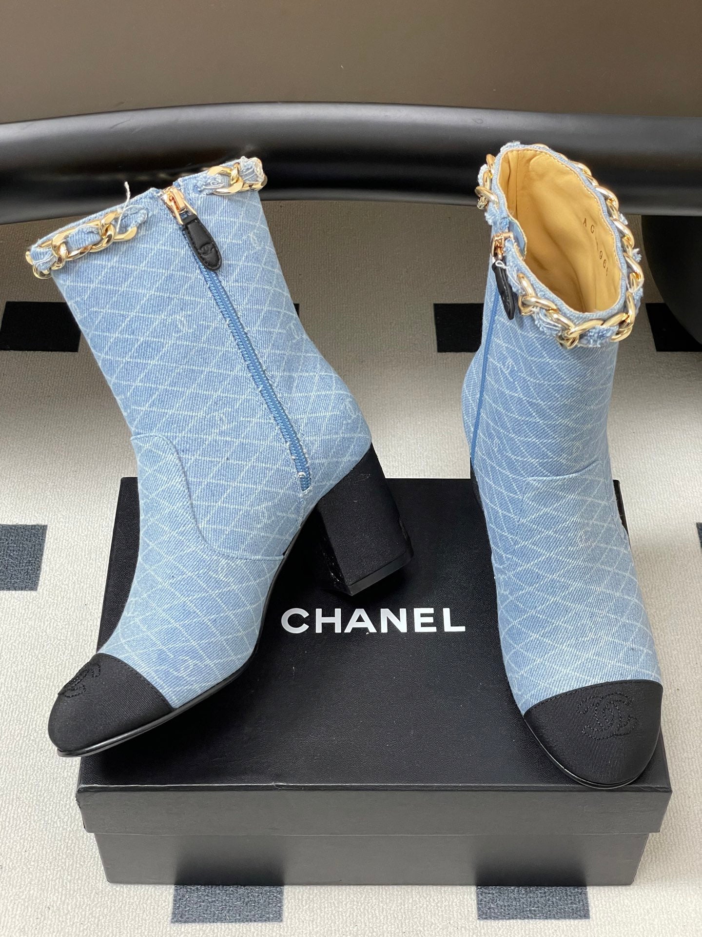 Early autumn new diamond grid chain high heels
