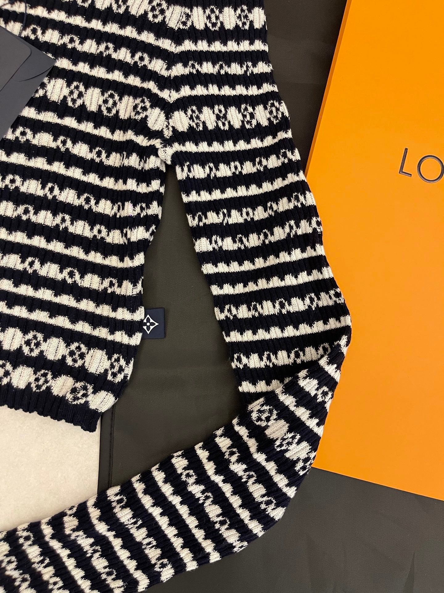 New round neck jacquard striped cardigan