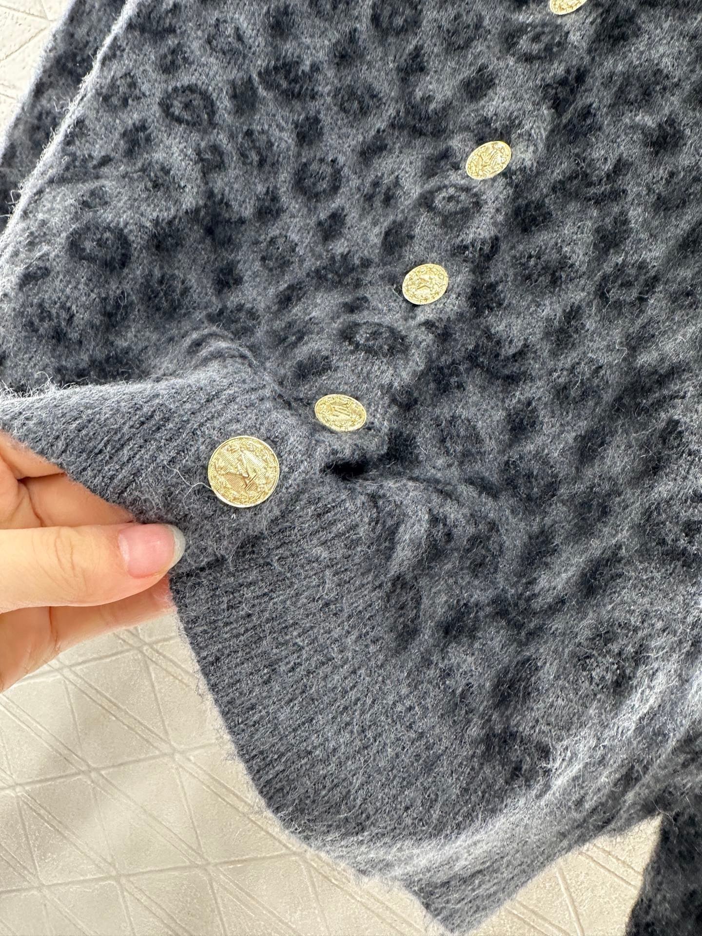 2025 new round neck printed cardigan