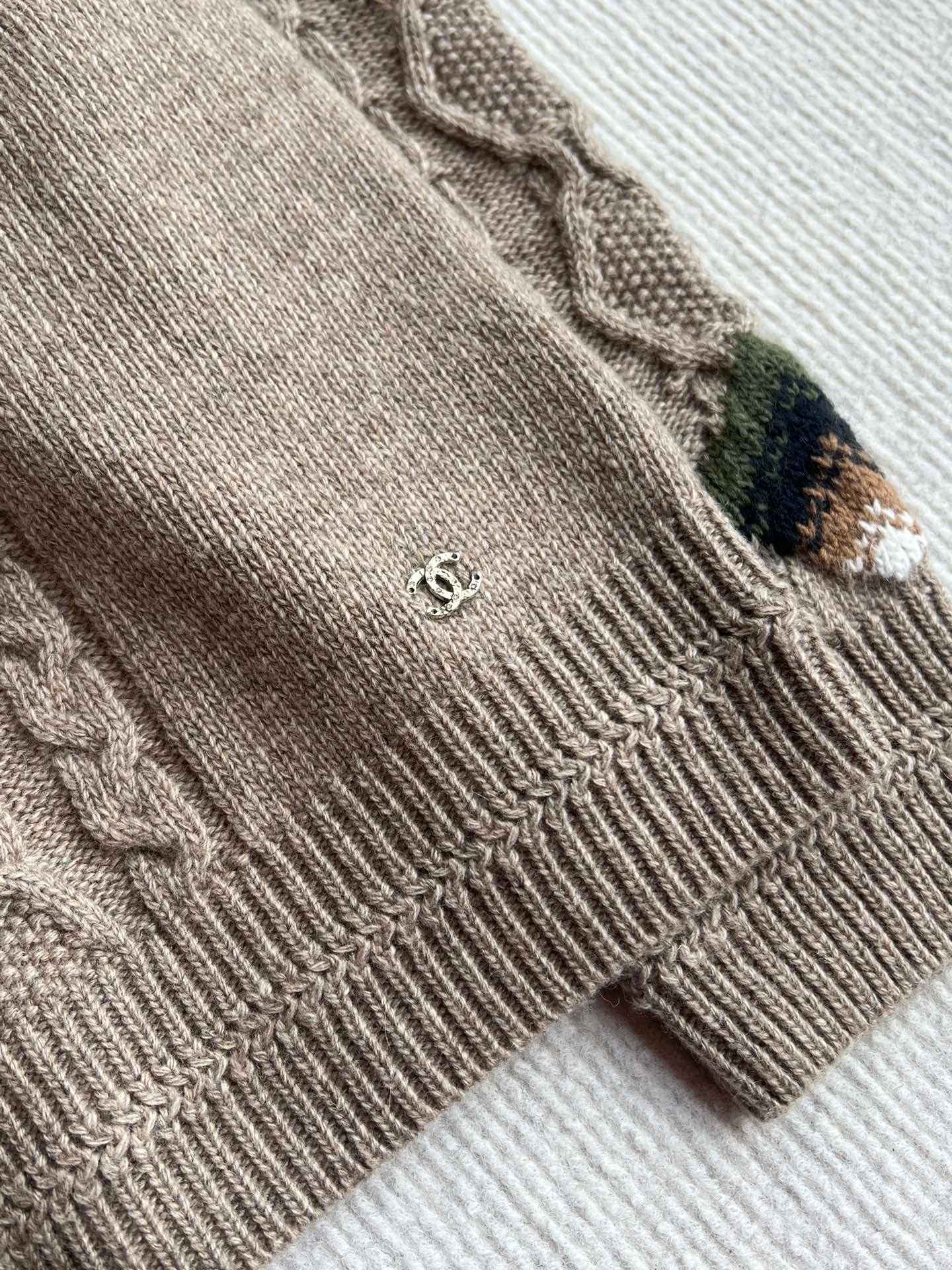 Ski series college style jacquard round neck sweater