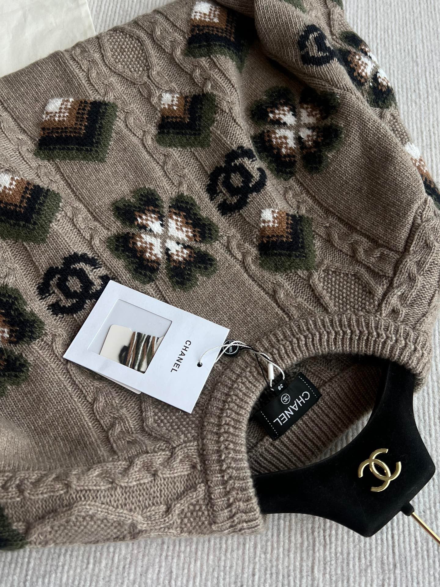 Ski series college style jacquard round neck sweater