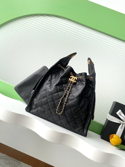 25 classic practical large capacity diamond grid handbag