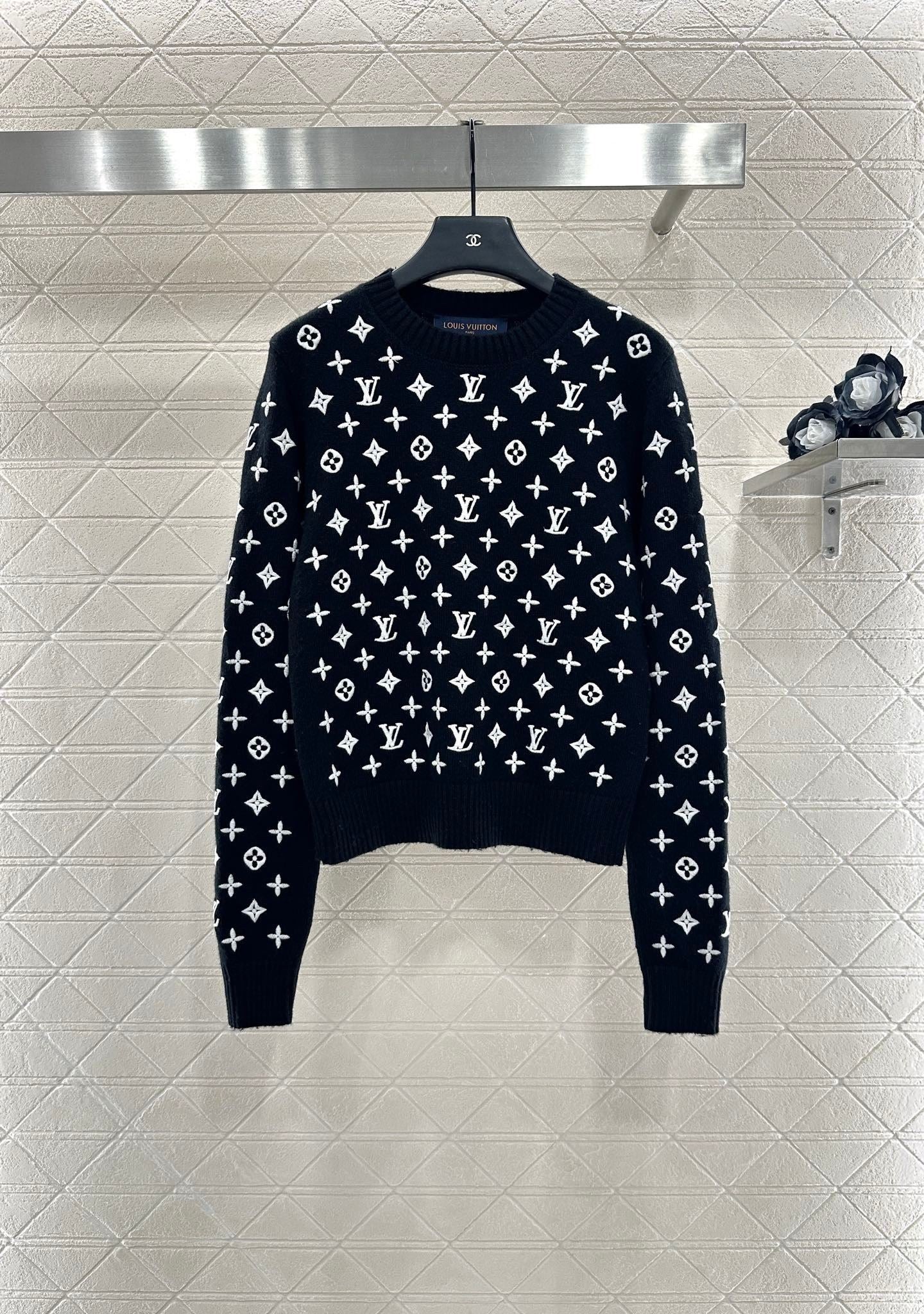The latest series of embroidered jacquard pullover sweaters for early autumn