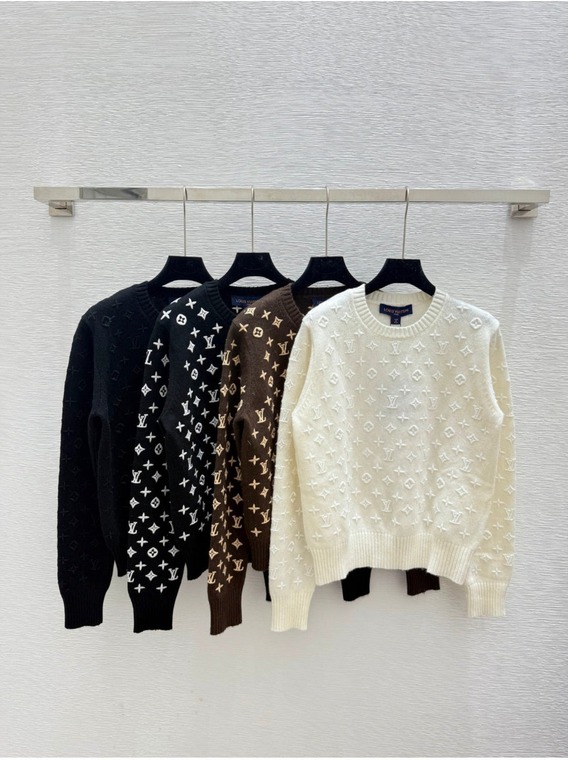 The latest series of embroidered jacquard pullover sweaters for early autumn