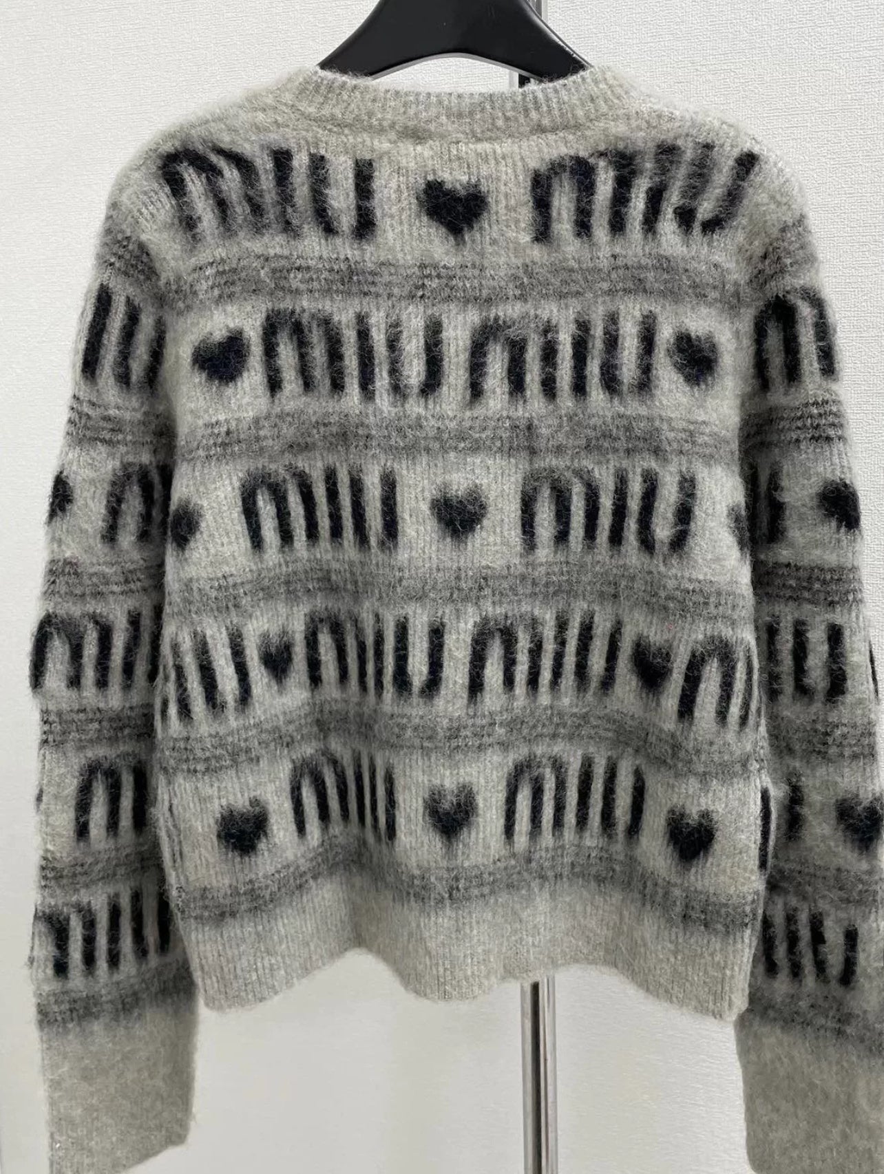 Love letter pattern printed fashionable cardigan
