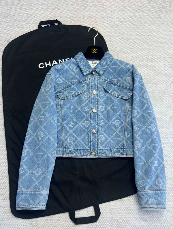 Camellia chain printed denim jacket
