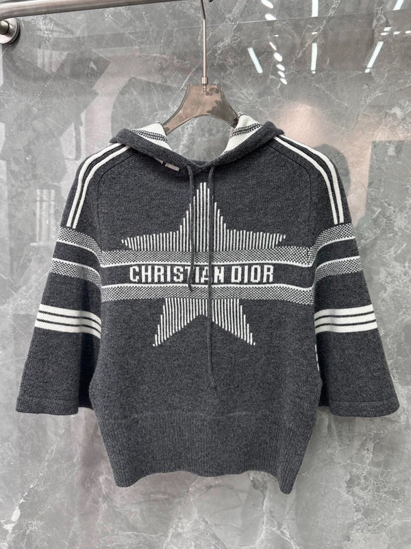 Seven inch sleeve pentagram hooded sweater