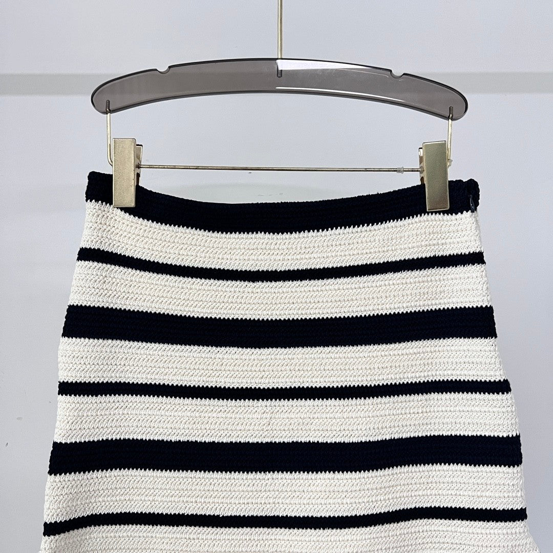 Popular classic striped V-neck short-sleeved skirt suit