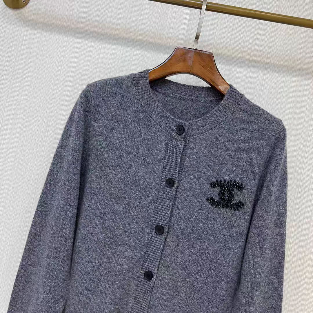 Double C logo knitted soft cardigan