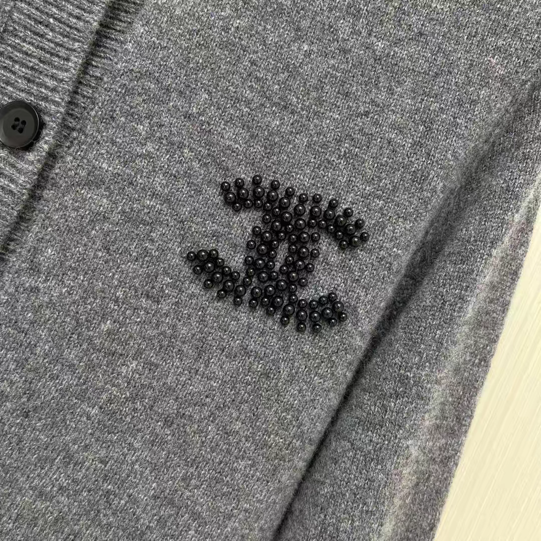 Double C logo knitted soft cardigan