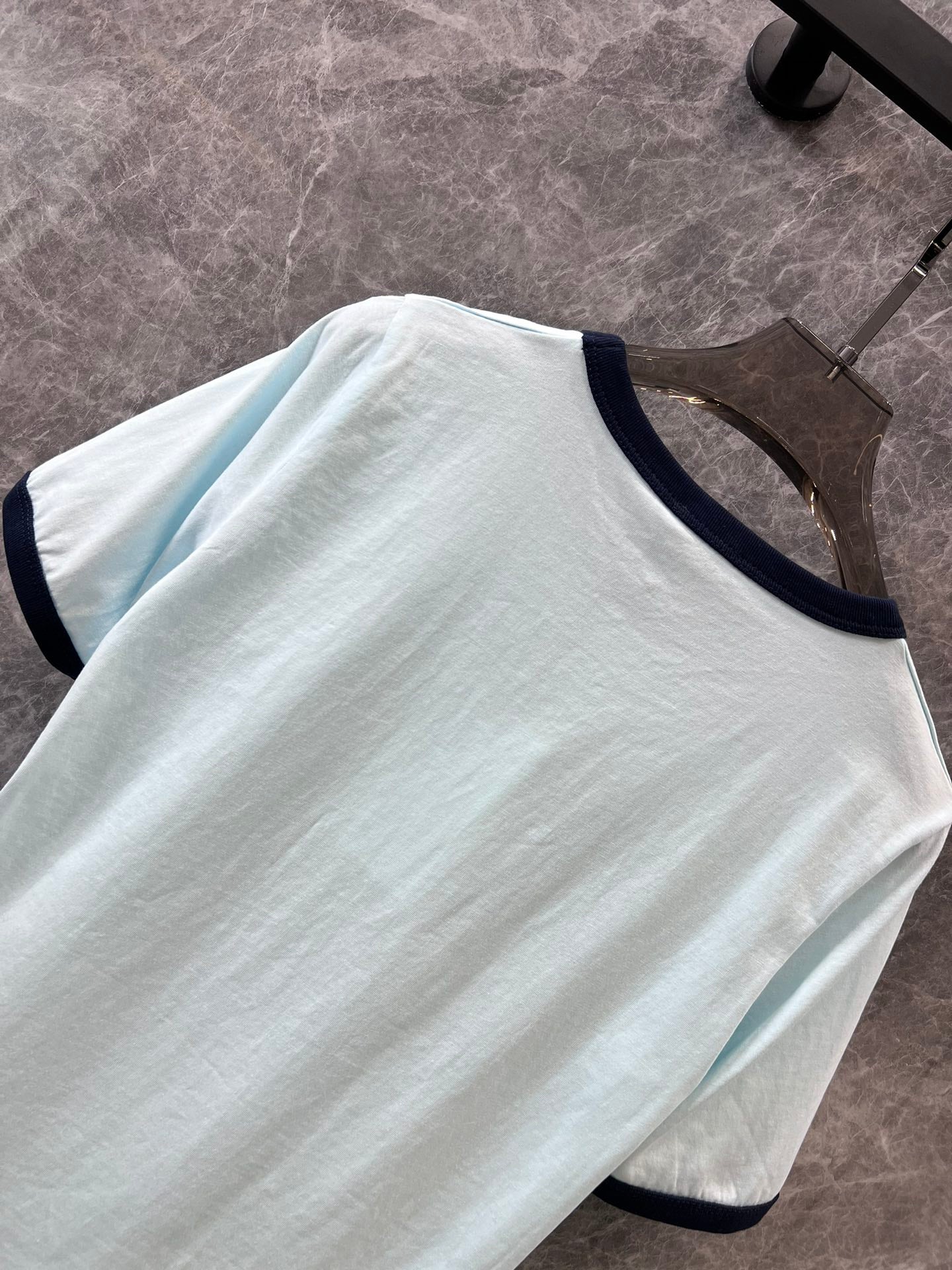 New crew neck logo short sleeves