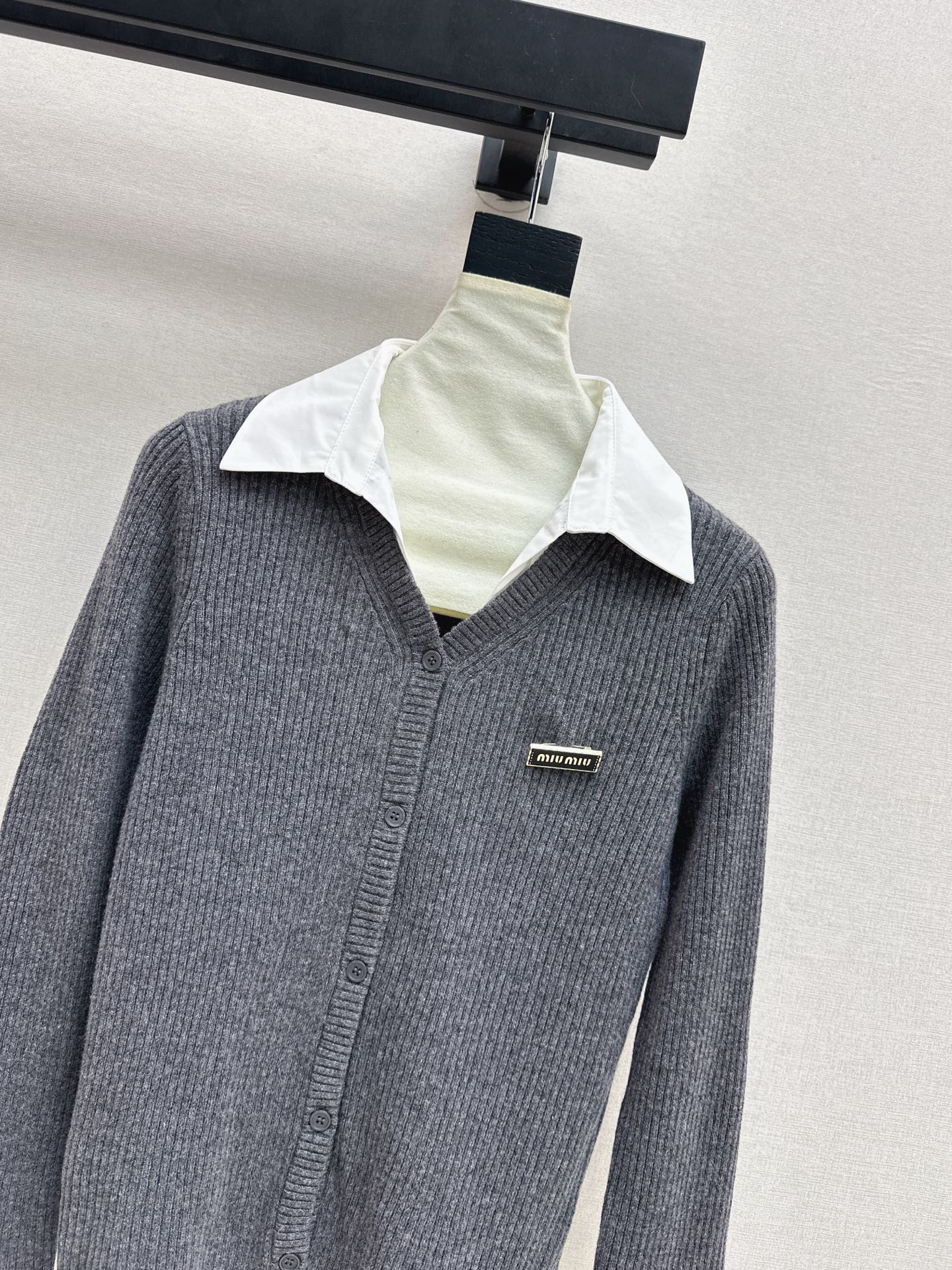 Latest spliced faux two-piece knitwear